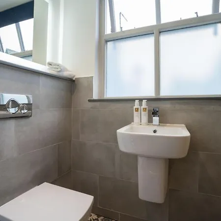 Spacious - Contemporary 2Br Apartment - Central Ambleside - Parking Exterior photo