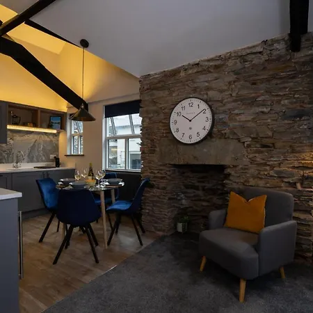 Spacious - Contemporary 2Br Apartment - Central Ambleside - Parking Exterior photo