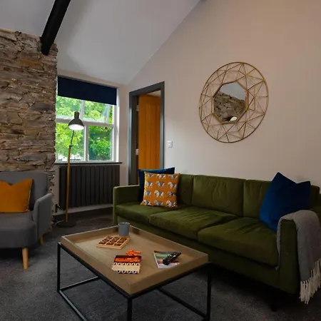 Spacious - Contemporary 2Br Apartment - Central Ambleside - Parking Exterior photo