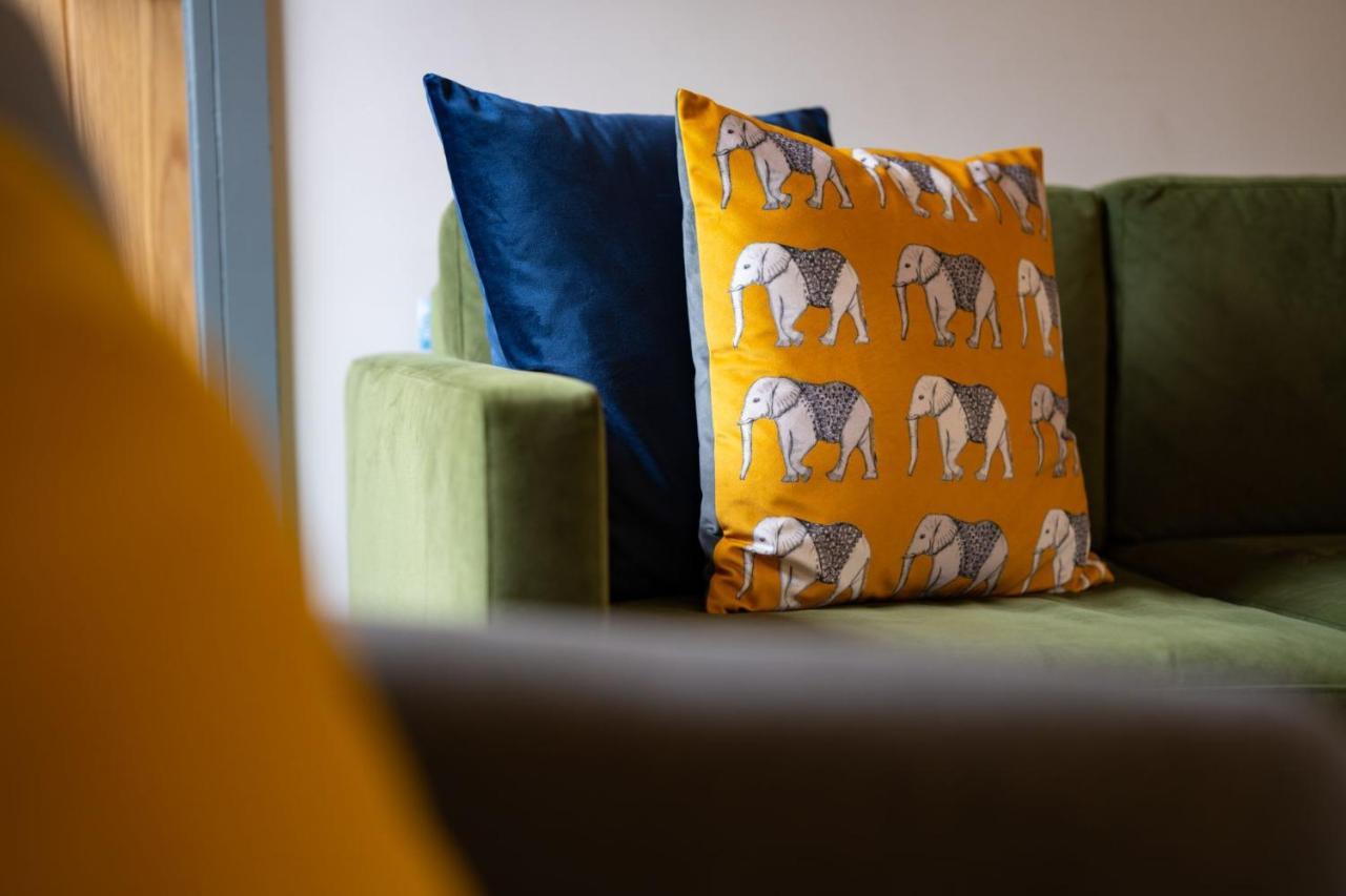 Spacious - Contemporary 2br - - Parking *