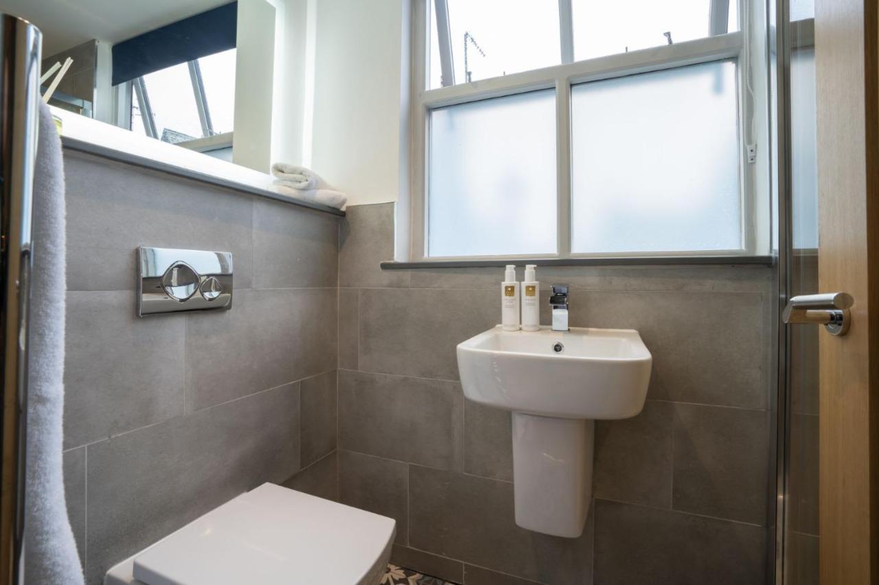 Spacious - Contemporary 2br - - Parking