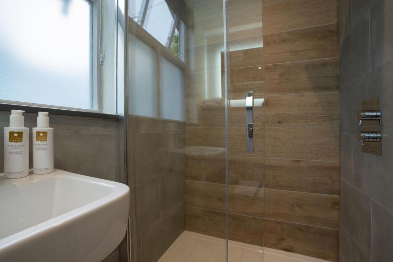 Apartment Spacious - Contemporary 2br - - Parking Ambleside