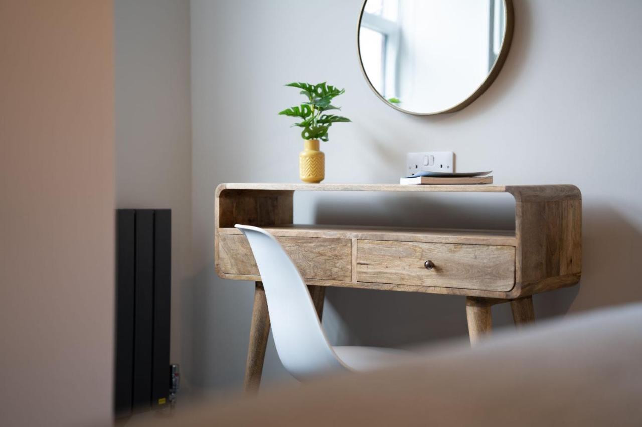 Spacious - Contemporary 2br - - Parking * Ambleside